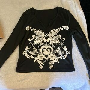 Shein y2k black longsleeve graphic top. v cut